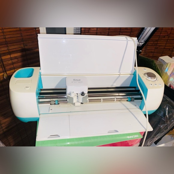 Cricut Explore Air With Original Box, Cord & Instruction Manual - Picture 2 of 4